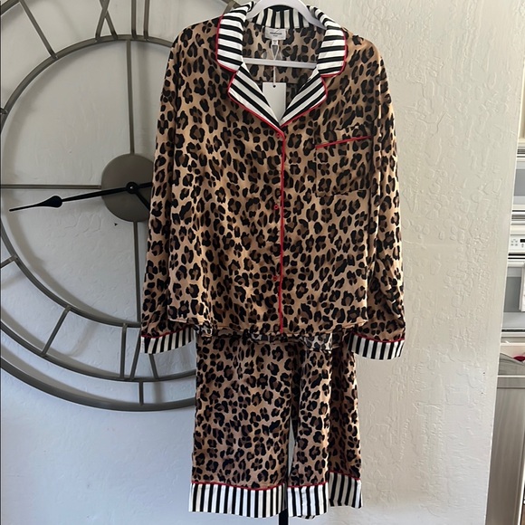Anniewear Other - Brown and Black Leopard Print Pajama Set